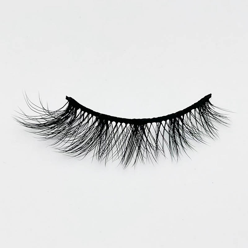Balenie 7 párov Wispy Cat Eye Strip Lashes Pack